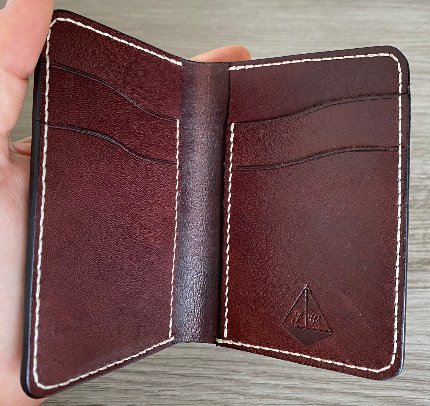 Kangaroo Vertical Card Wallet Brandy