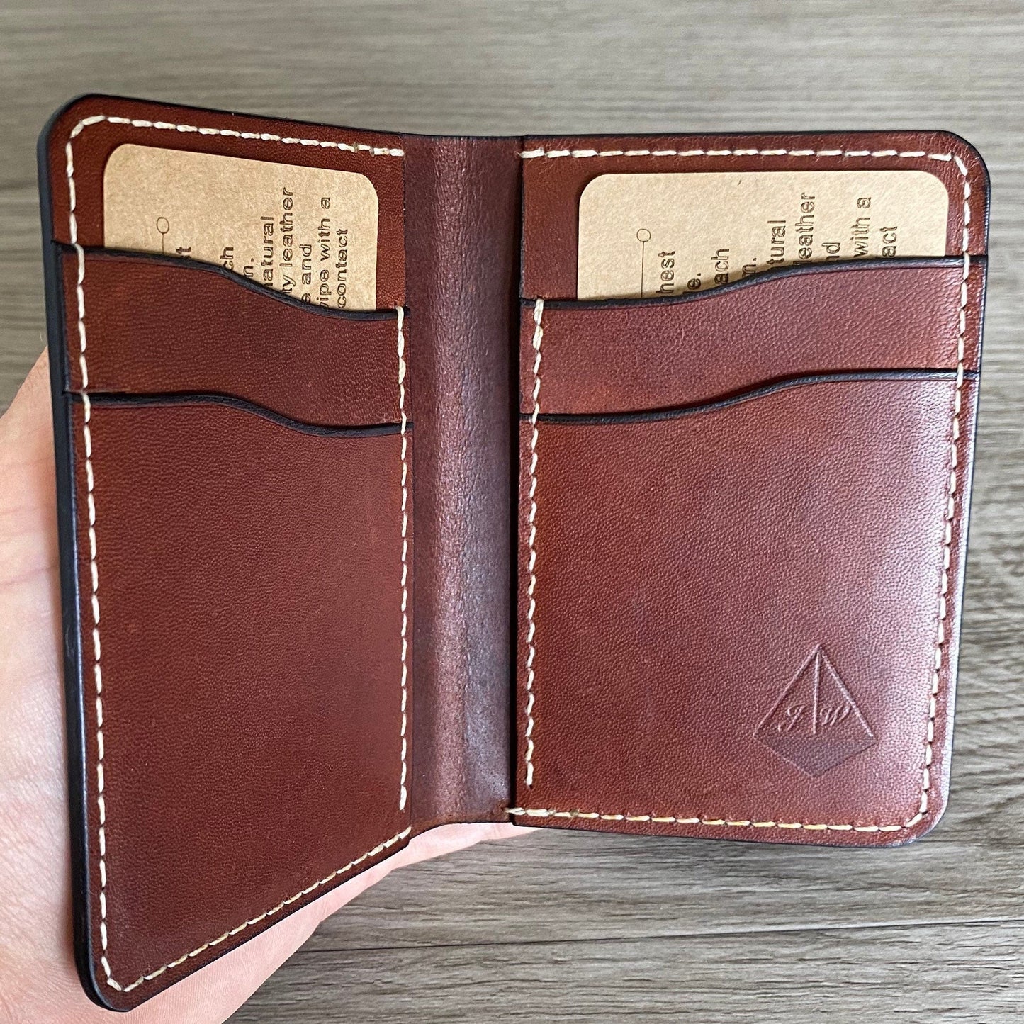 Kangaroo Vertical Card Wallet Brandy